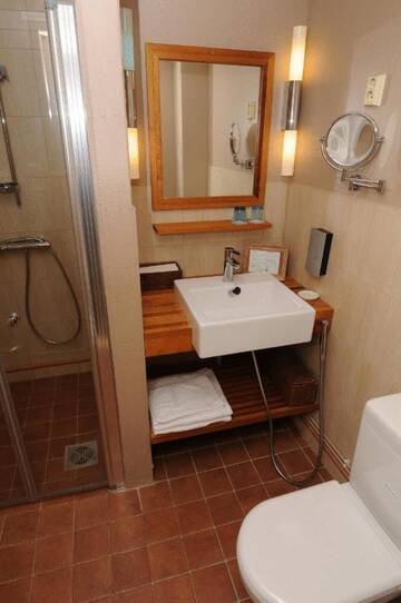 Фото номера Стандартный двухместный номер с 2 отдельными кроватями Отель Hotel Krapi г. Туусула 4